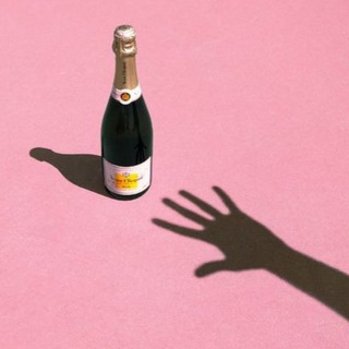 Логотип телеграм канала @afternoonbrut — Послеобеденный брют 🥂