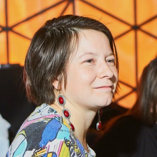 Логотип телеграм канала @aleeva4itaet — #предвзятоечтение