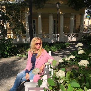 Логотип телеграм канала @alenaperev — L’art de vivre🇫🇷