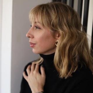 Логотип телеграм канала @alisa_daily — Записки Алисы