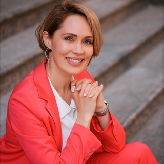 Логотип телеграм канала @annakolmakovaonline — АННА КОЛМАКОВА | Школа бизнес-тренеров