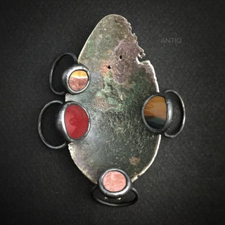 Логотип телеграм канала @antiq_jewelry — ANTIQ • Носимый антиквариат