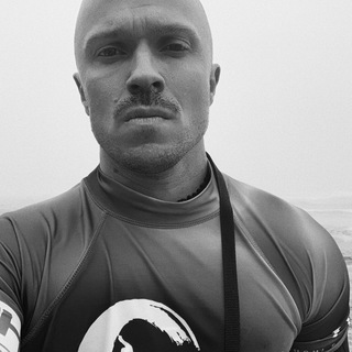 Логотип телеграм канала @antoncopy25 — Парень в шкафу