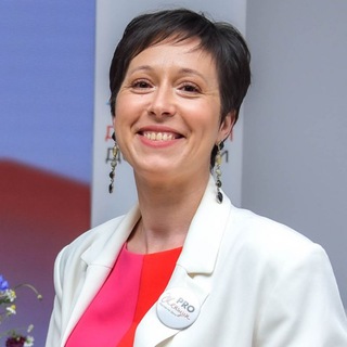 Логотип телеграм канала @arina_pro_networking — Уверенная коммуникация в любой ситуации
