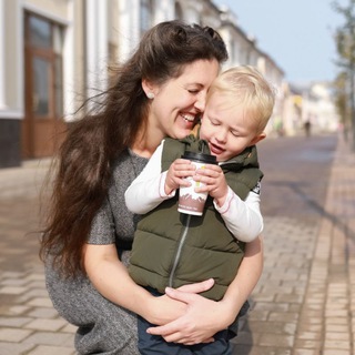 Логотип телеграм канала @artkidsmoscow — Art Kids Moscow ♥️