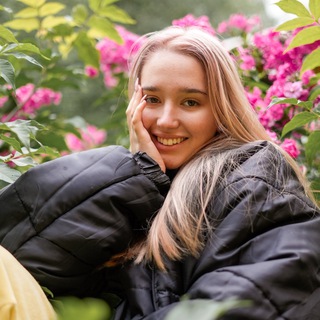 Логотип телеграм канала @averina_provodnik — твоя проводница Кэр🧘🏻‍♀️