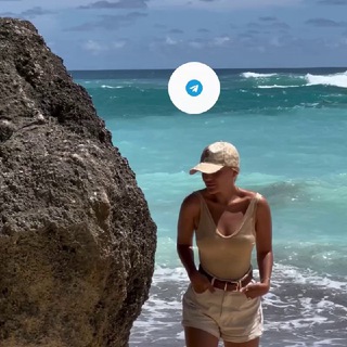 Логотип телеграм канала @bali_places — Ешь, молись, люби на Бали