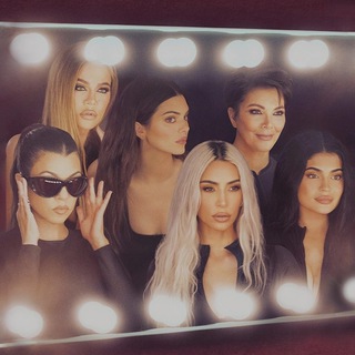 Логотип телеграм канала @bccqfamousworld — Karjenners FWnews СЕРИИ НОВОГО ШОУ Jenner КАРДАШЬЯН Kardashian
