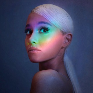 Логотип телеграм канала @bestselebs — seleb’s fan