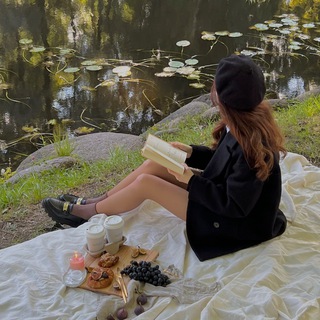 Логотип телеграм канала @betti_in_wonderland — Betti in Wonderland