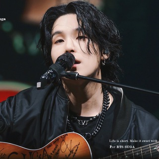 Логотип телеграм канала @blackswan_lh — Korean streets 🥢