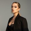 Логотип телеграм канала @blogrmnvaln — за бокалом вина