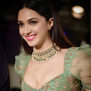 टेलीग्राम चैनल का लोगो bollywoods_vs_south — Bollywood South Indian Actress Photos