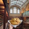 Логотип телеграм канала @bookandbiscuitclub — Клуб любителей книг и песочного печенья