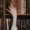 Логотип телеграм канала @booktone — Книжная полка интроверта