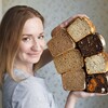 Логотип телеграм канала @breadisbass — Bread is bass | Ремесленный хлеб на закваске | Новосибирск