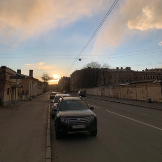 Логотип телеграм канала @broscheniy_piter — брошенный Питер и канал