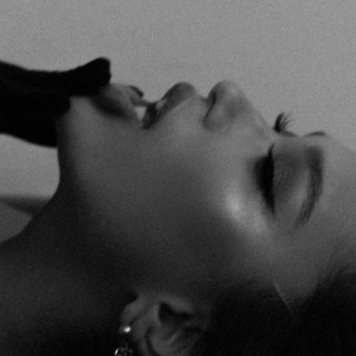 Логотип телеграм канала @brunetochki — Brunette 💋