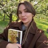 Логотип телеграм канала @cam_n_book — камера на книжной полке