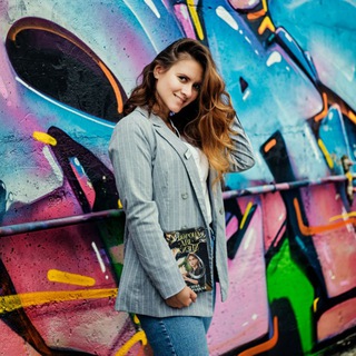 Логотип телеграм канала @che_po_knigam — Оля, есть че по книгам?