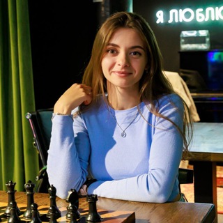 Логотип телеграм канала @chess_with_violetta — Шахматистка⭐