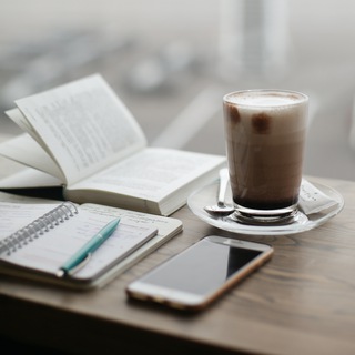 Логотип телеграм канала @coffee_at_noon — Кофе в полдень | Стихи Поэзия Лирика Аудиостихи
