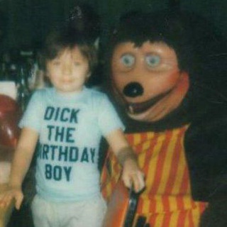 Логотип телеграм канала @cursedgifs — КРАСИВЫЙ МУЖЧИНА НА СЦЕНЕ РАЗРУБИЛ МЛАДЕНЦА ПОПОЛАМ