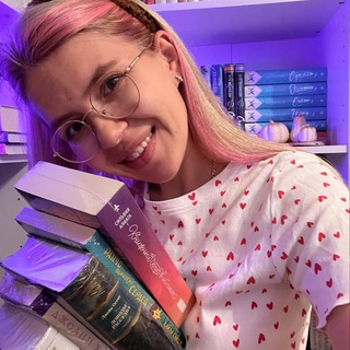 Логотип телеграм канала @daniko_books — Даша и ее заметки