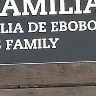 Логотип телеграм канала @deebobo — La familia de ebobo