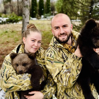Логотип телеграм канала @denisalina_taigan — КРЫМ И ТАЙГАН с Денисом и Алиной Алексагиными