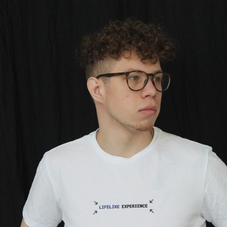 Логотип телеграм канала @designer_kras — Алексей, задизайни меня 💻 Графический дизайнер