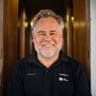 Логотип телеграм канала @e_kaspersky — Евгений Касперский ✔