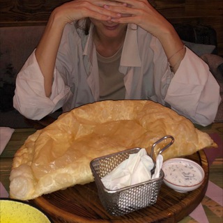 Логотип телеграм канала @eat_and_pray — Всё пошло по еде