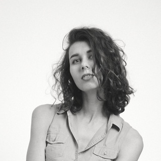 Логотип телеграм канала @elena_makk_here — Елена Макк и критическое мышление