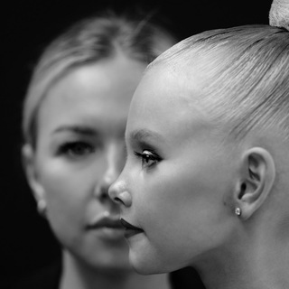 Логотип телеграм канала @esamoshinamakeup — Esamoshina