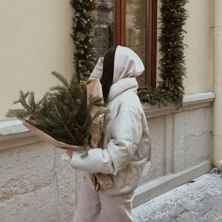 Логотип телеграм канала @estetik_of_life — • 𝔼𝕤𝕥𝕖𝕥𝕚𝕜 𝕠𝕗 𝕝𝕚𝕗𝕖 •