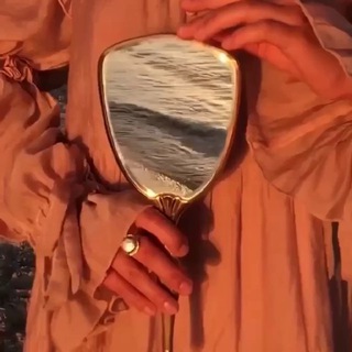Логотип телеграм канала @estheticme — 𝔼𝕤𝕥𝕙𝕖𝕥𝕚𝕔