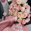 Логотип телеграм канала @etozzna — это знак.
