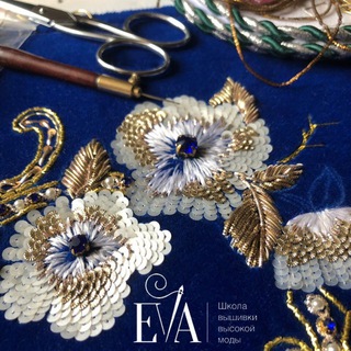 Логотип телеграм канала @eva_embroidery — Школа вышивки Высокой моды E.VA