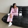 Логотип телеграм канала @evgeniya_noviyuroven — Размышляю и покупаю