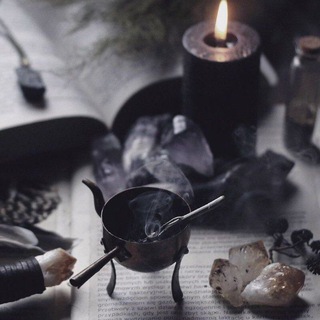 Логотип телеграм канала @ezoterikataro — Будни Таролога. Магия🖤 