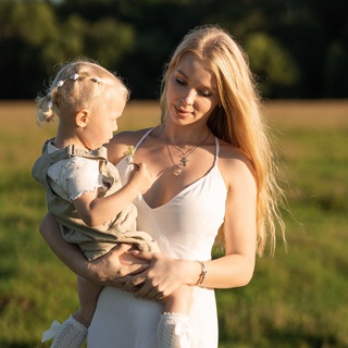 Логотип телеграм канала @fam_mashenka — iam_mashenka