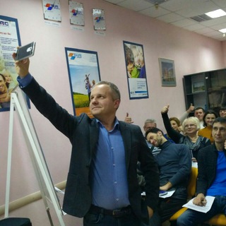 Логотип телеграм канала @finiqclub — FinIQ School: все о личных и семейных финансах
