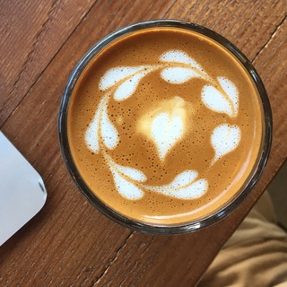 Логотип телеграм канала @flatwhitedigest — Flat White Digest