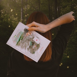Логотип телеграм канала @foxandbooks — 🦊Рыжая КНИГИня / книжный блог