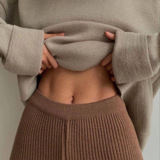 Логотип телеграм канала @garderobbbbb — Разбираю гардероб.