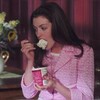 Логотип телеграм канала @girlsumor — каблы, мемы, два ствола