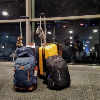 Логотип телеграм канала @go_travelling — Приключения шести чемоданов