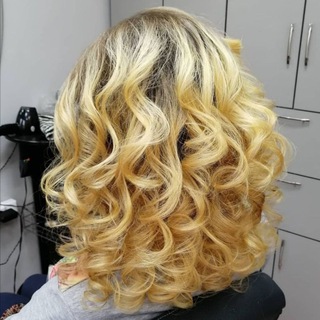 Логотип телеграм канала @hairstyles_ussuriysk — Причёски вечерние и свадебные, косы любой сложности УССУРИЙСК