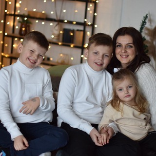 Логотип телеграм канала @helen_mam3kids — helen_mam3kids